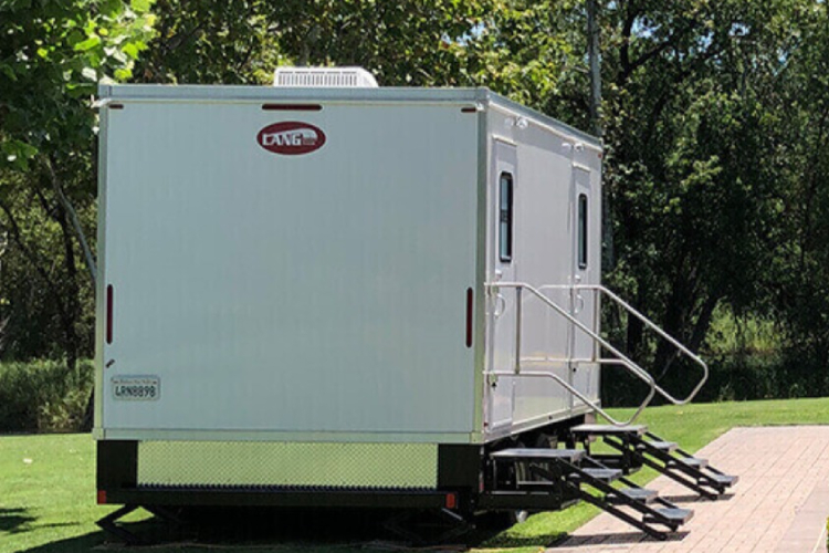 portable restroom rental